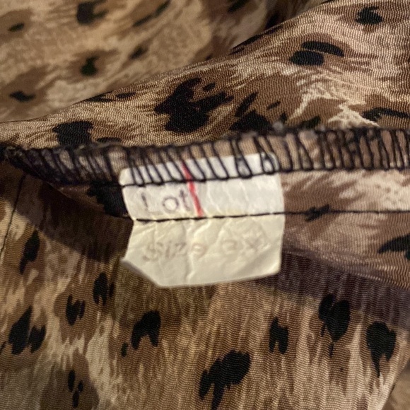 Briggs New York cheetah animal print button down top - Picture 5 of 6